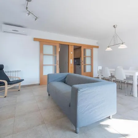 Eulalia Apartments, Tarracohomes بيت للعطل التافولا